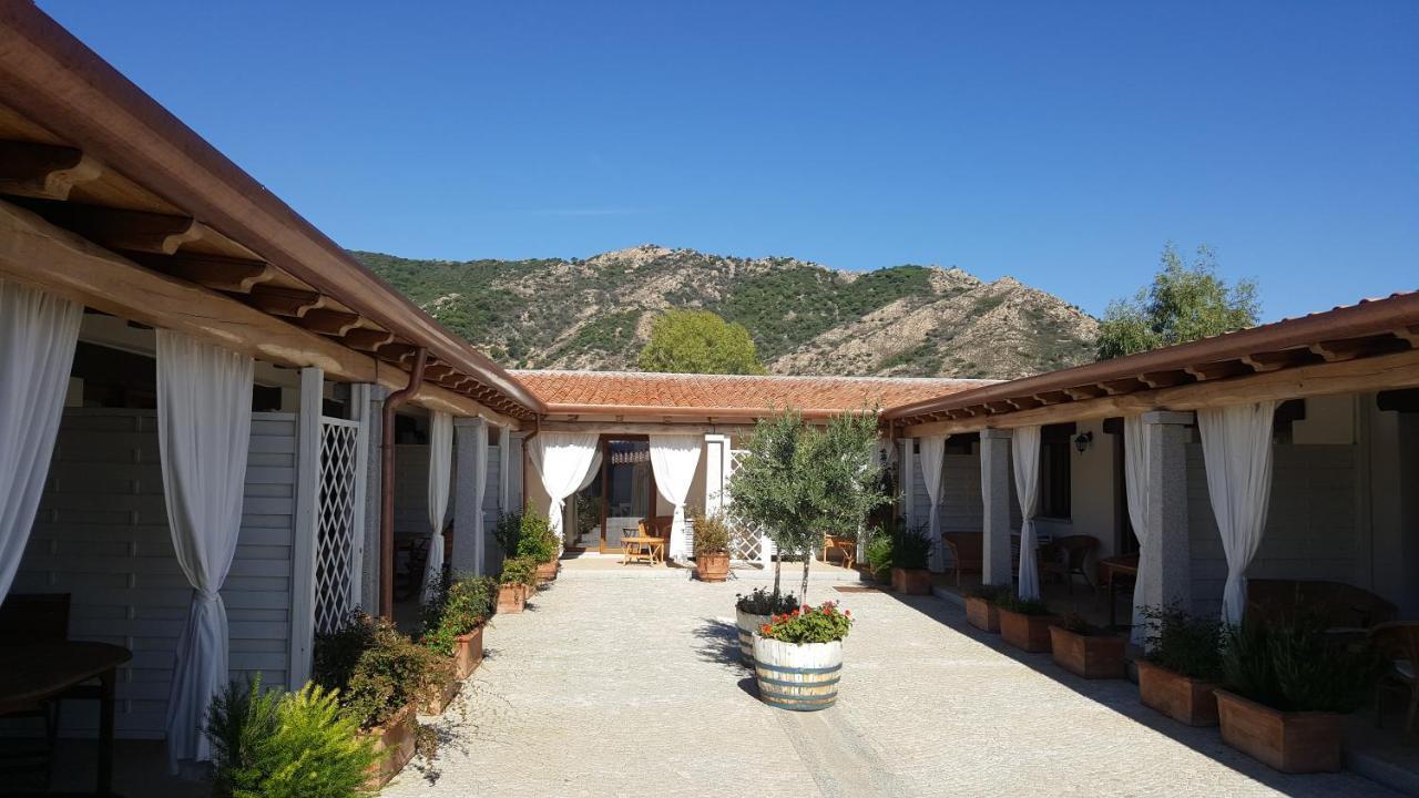 Case Vacanze Nioleo - Apartments And Pool Siniscola Exterior foto